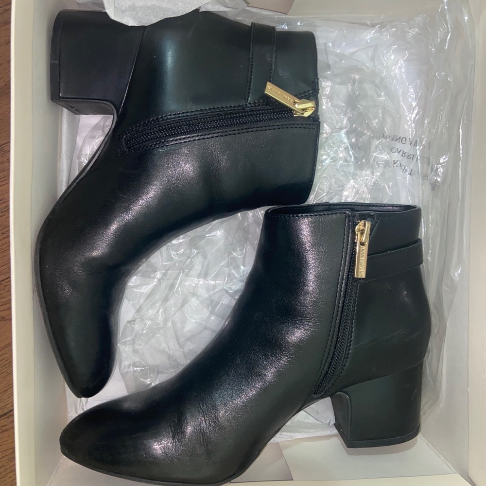 Anne Klein Womens Black Leather Ankle Boots Size 6